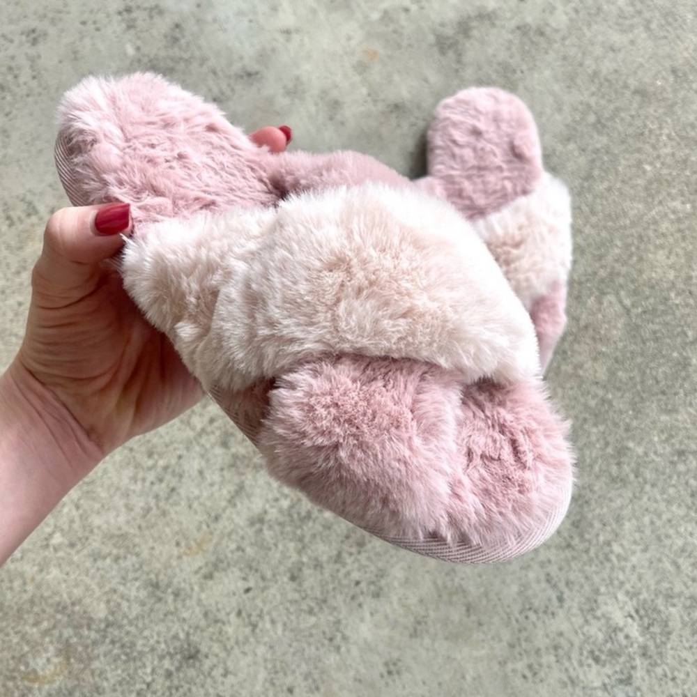 NEW Nordstrom Pink Slippers S size (6-7)
